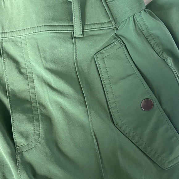 Athleta Highwaist Women's wide legs Green Cargo Pants size 2 - Picture 9 of 10